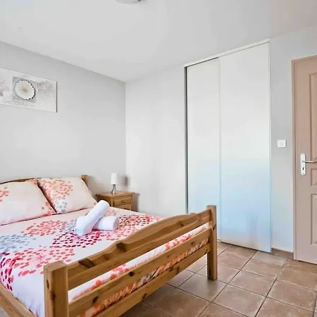 Le Chalet Bleu Avec Terrasse Apartament